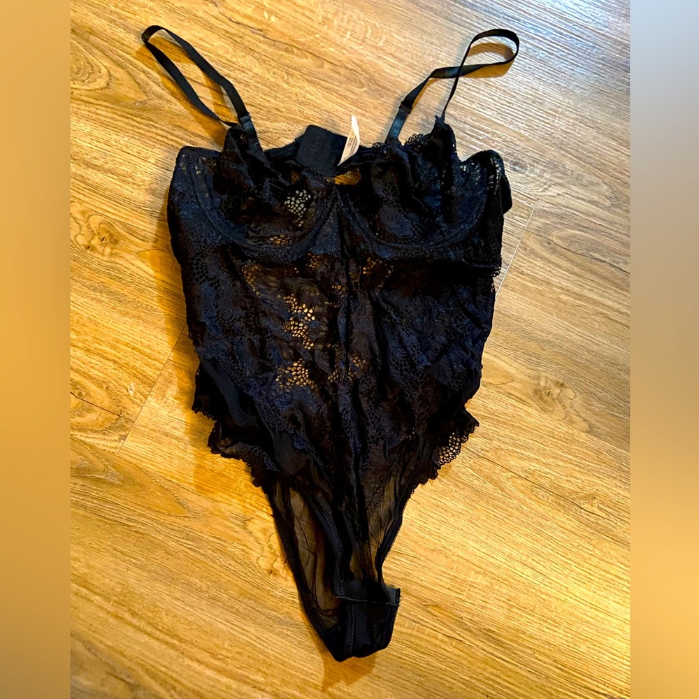 NWOT Fashion Nova Black Lace Bodysuit